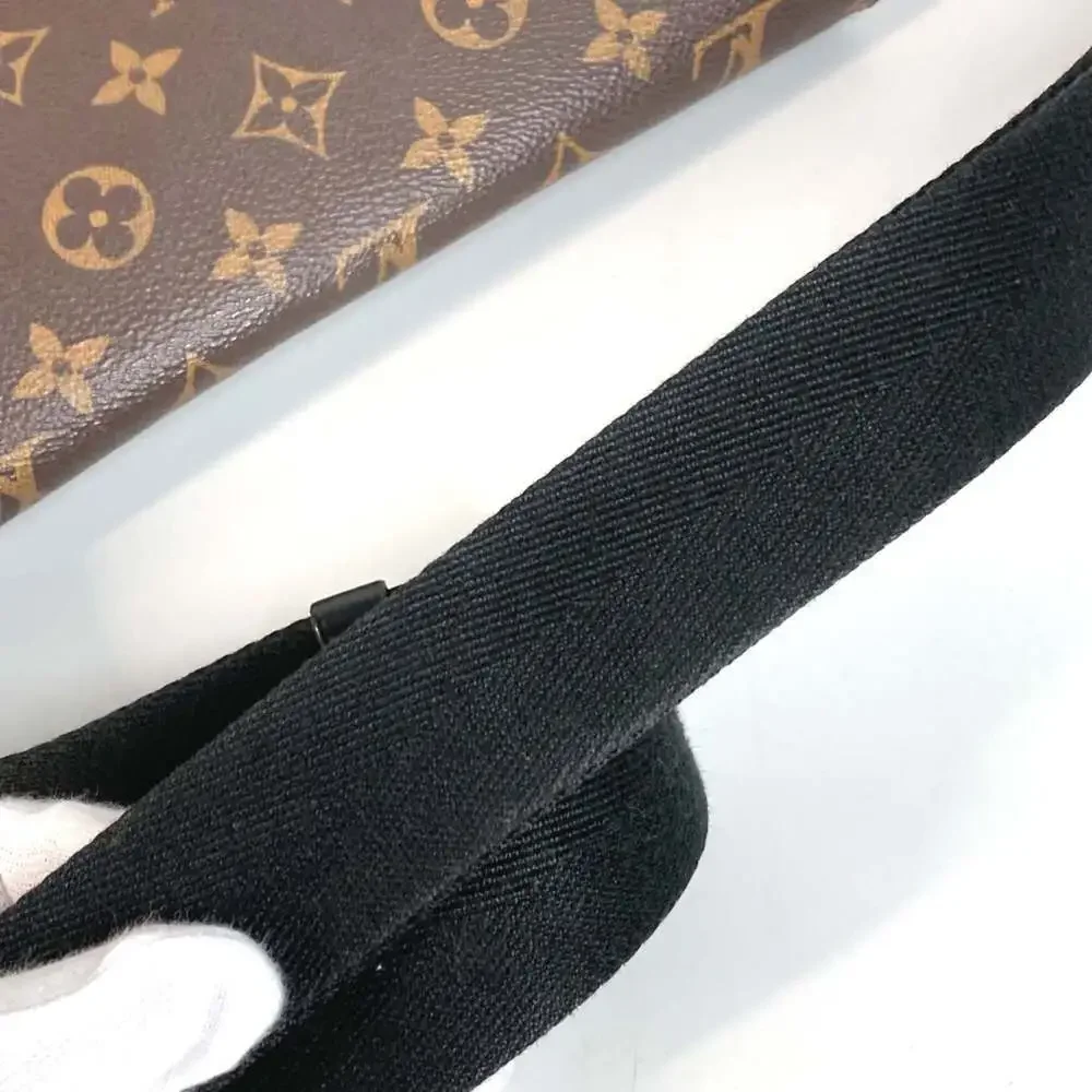 LOUIS VUITTON Black Monogram Canvas Messenger Shoulder Bag - Picture 6 of 16